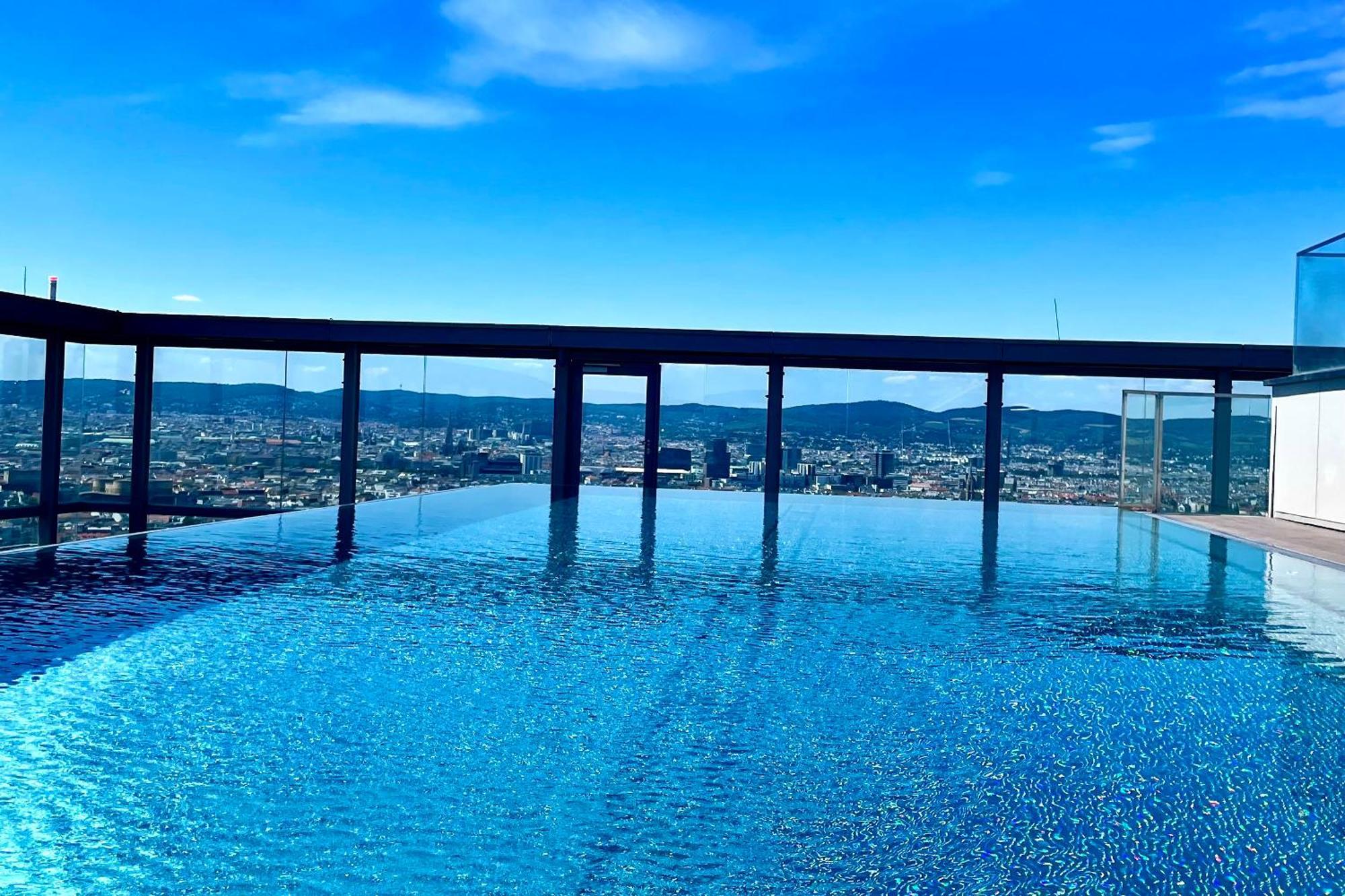 Panorama Sky Apartment I Rooftop Pool I Metro Station Вена Экстерьер фото